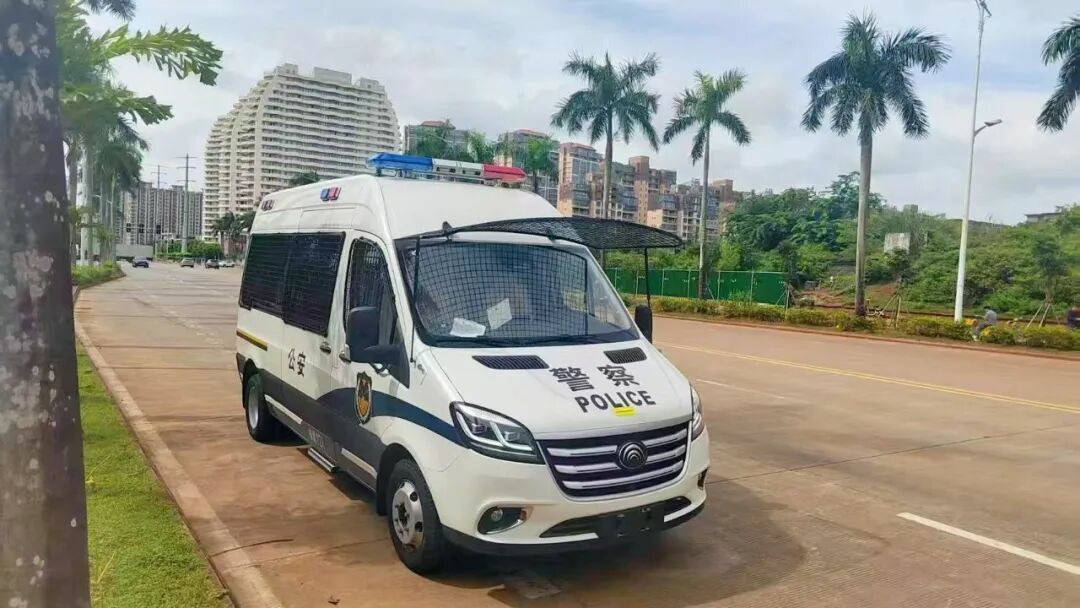 幸运彩警力输送车奔赴海南，为自贸港封关构筑安全防线