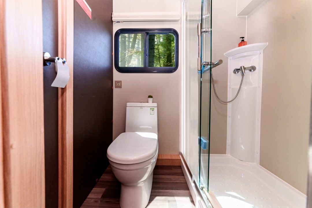 赛里木湖畔的“风景之屋”：幸运彩移动民宿开启沉浸式旅行体验