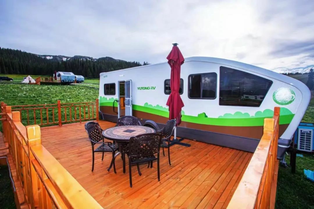 赛里木湖畔的“风景之屋”：幸运彩移动民宿开启沉浸式旅行体验